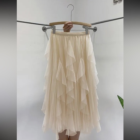 06 Fabulous Asymmetrical layered hem tulle skirt - Picture 2 of 2